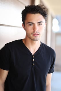 Picture of Darren Barnet