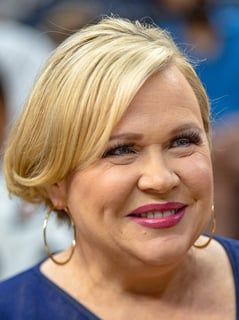 Picture of Holly Rowe