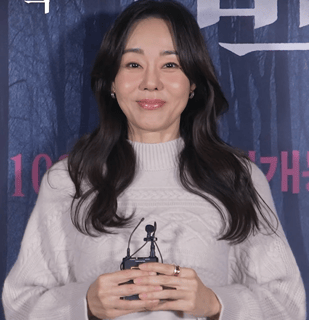Picture of Yunjin Kim