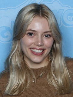 Picture of Grace Van Dien
