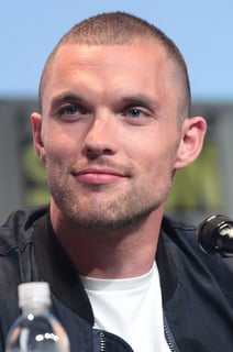 Picture of Ed Skrein