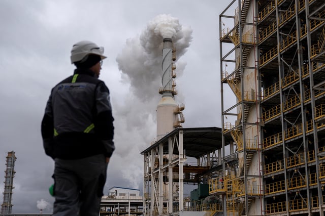 A view shows Atyrau Oil Refinery owned by Kazakhstan's state energy company KazMunayGas in the city of Atyrau, Kazakhstan, November 15, 2023. REUTERS/Turar Kazangapov/File Photo