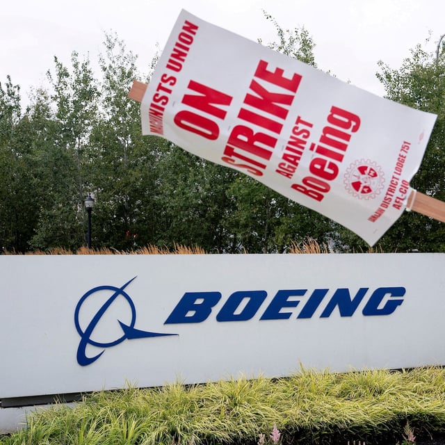 FILE PHOTO: A strike sign hangs from a post near a Boeing sign as Boeing factory workers and supporters gather on a picket line during the third day of a strike near the entrance to a Boeing production facility in Renton, Washington, U.S. September 15, 2024.  REUTERS/David Ryder/File Photo