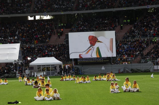 Faithful attend a Holy Mass held by Pope Francis at King Baudouin Stadium in Brussels, Belgium, September 29, 2024. REUTERS/Yves Herman