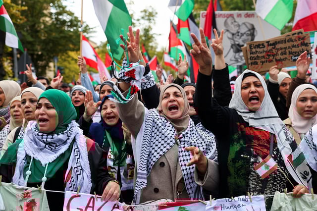 Protesters react holding Lebanese and Palestinian flags during a demonstration in solidarity with Palestinians in Gaza, ahead of the October 7 attack anniversary, amid the Israel-Hamas conflict, in Berlin, Germany, October 5, 2024. REUTERS/Christian Mang