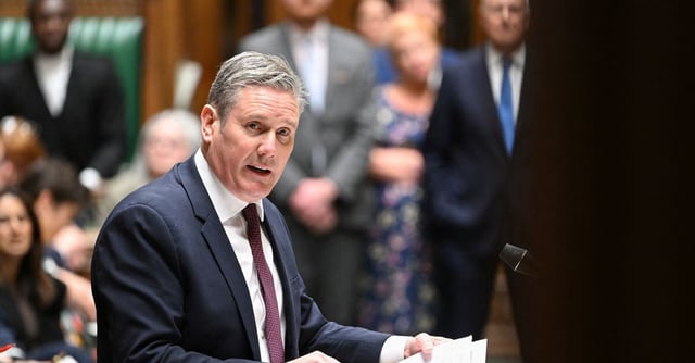 Le chef du parti travailliste britannique Keir Starmer s'exprimant lors de la séance de questions au Premier ministre, à la Chambre des communes de Londres, en Grande Bretagne. /Photo prise le 24 mai 2023/REUTERS/Parlement britannique