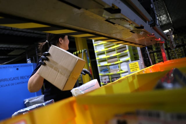 USA-HOLIDAYSHOPPING/CYBER MONDAY-AMAZON
