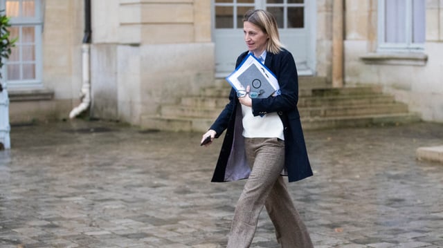 La ministre du Travail Astrid Panosyan-Bouvet à Matignon après une rencontre avec Michel Barnier, le 26 septembre.