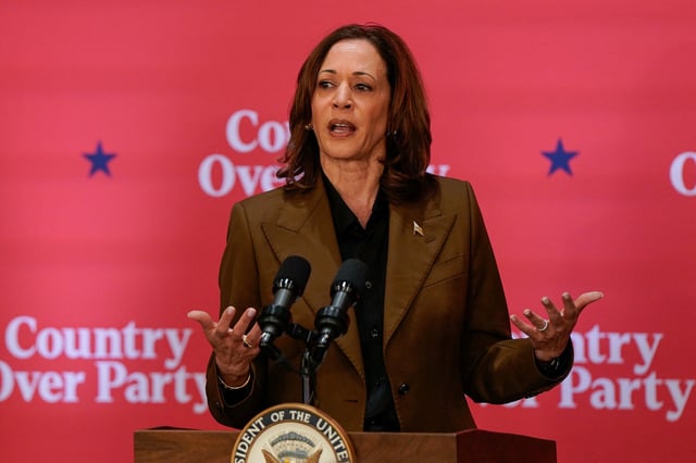 Democratic presidential nominee U.S. Vice President Kamala Harris speaks at a campaign event in Scottsdale, Arizona, U.S. October 11, 2024. REUTERS/Elizabeth Frantz