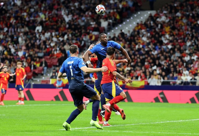 Le rappeur et streamer français SDM lors du match de football retour entre streamers espagnols et français au stade Wanda Metropolitano, samedi à Madrid.