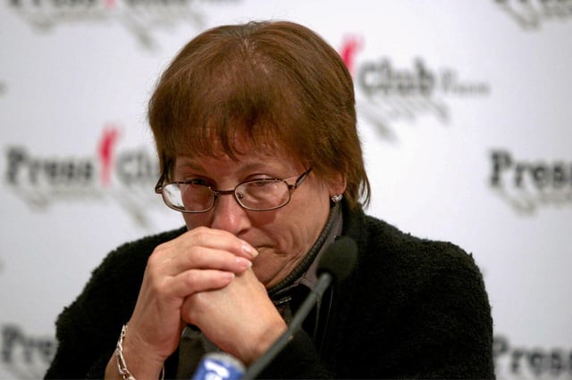 Marie-Ange Laroche (veuve de Bernard Laroche) présentait en 2009  son livre <em>Les Larmes oubliées de la Vologne</em>.
