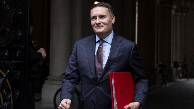 UK Health Minister Wes Streeting proposed weight loss jabs for unemployed to boost employment and reduce NHS costs.