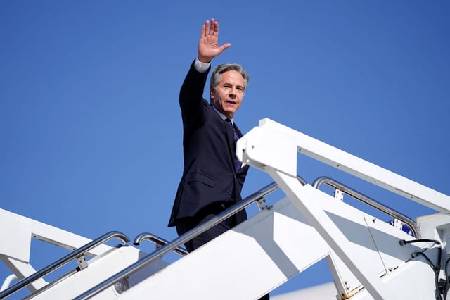 U.S. Secretary of State Antony Blinken boards a plane, en route to the Middle East, as he departs Joint Base Andrews, Maryland, U.S., October 21, 2024. REUTERS/Nathan Howard/Pool/File Photo
