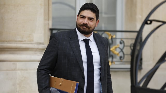 Guillaume Kasbarian, ministre de la Fonction publique, prévoit une économie de 1,2 milliard d'euros en luttant contre l’absentéisme dans la fonction publique.