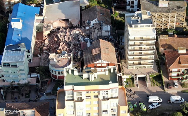 A drone view shows the remains of the hotel Dubrovnik, after collapsed in the coastal city of Villa Gesell, in Buenos Aires, Argentina October 29, 2024. REUTERS/Pablo Funes