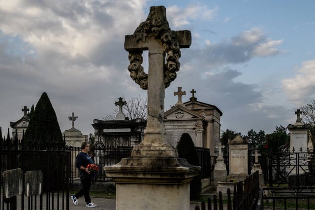 Des funérailles coûtent en moyenne près de 4 000 euros. Au cimetière Loyasse à Lyon, en octobre.