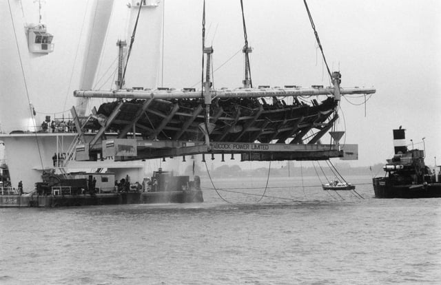 The hull of the Mary Rose, supported by a steel cradle attached to a lifting frame, was raised on October 11, 1982.