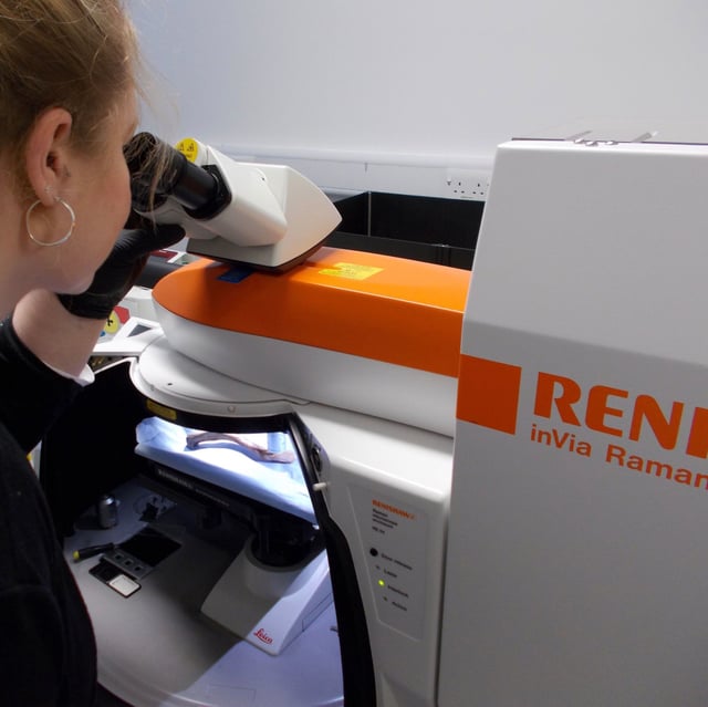 Dr. Sheona Shankland analyzes a collarbone from the Mary Rose wreck using Raman spectroscopy.