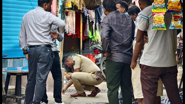 Vivek Gupta and his friends were bursting crackers at around 12.50am on Friday when Kartik R Mohan Devendra, a resident of the same area, warned them not to do so as it was blocking the road. (Raju Shinde/HT Photo)
