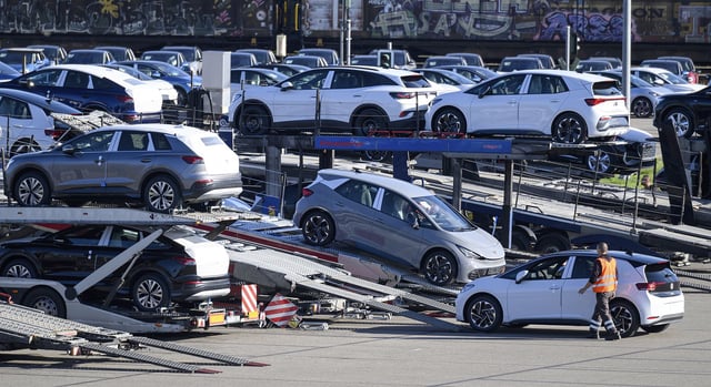 28 October 2024, Saxony, Zwickau: Vehicles are loaded in a parking lot at the Volkswagen plant in Zwickau before delivery. Volkswagen employees declare war on the management in Wolfsburg. According to the Works Council, employees at all German VW sites were informed of the company's current plans on Monday, including those in Zwickau, Chemnitz and Dresden. The company must make massive savings and reduce excess capacity. Job cuts and plant closures are being discussed. To this end, the car manufacturer has terminated long-standing agreements on job security and taking on trainees. Photo by: Hendrik Schmidt/picture-alliance/dpa/AP Images