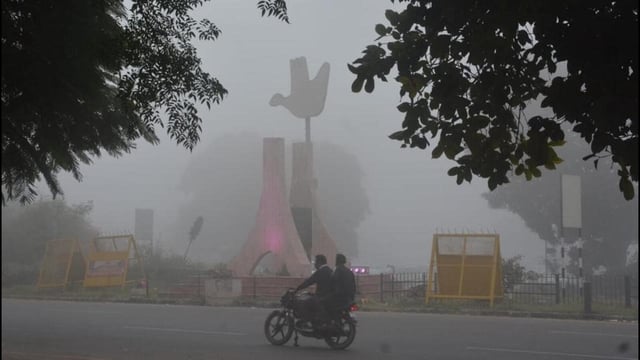 Smoggy conditions prevailed in Chandigarh on Wednesday morning as the air quality continued to remain in the very poor category amid high humidity. (Sant Arora/HT)