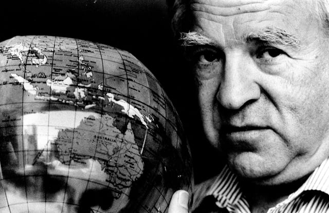 Arthur Frommer pictured on a trip to Australia in 1991. (Photo by Kylie Anee Pickett/Fairfax Media via Getty Images).