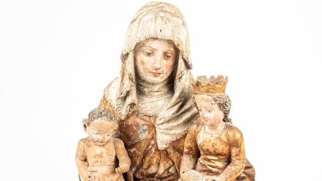 Ein Kunstkenner entdeckt die gestohlene mittelalterliche Figurengruppe in der Schweiz.