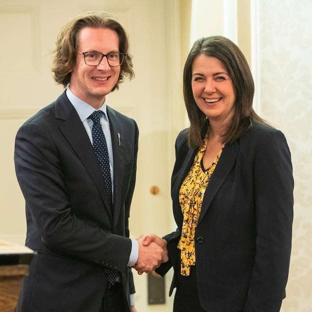 Nate Glubish shakes hands with Alberta Premier Danielle Smith after Glubish was sworn into cabinet as Minister of Technology and Innovations in Edmonton, Monday, Oct. 24, 2022. THE CANADIAN PRESS/Jason Franson