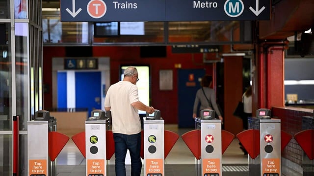 A planned three-day shutdown of NSW's urban and inter-city rail network has been cancelled.