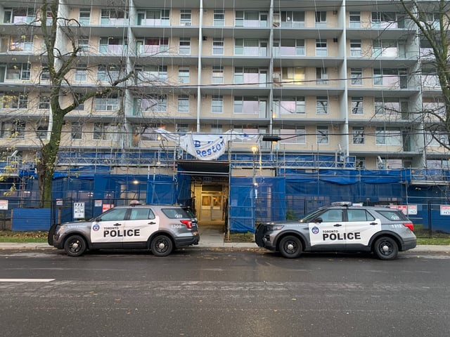Toronto police pictured outside of an apartment building near Roselawn and Marlee avenues on Nov. 21, 2024. 