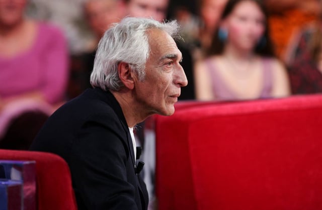 Neuf femmes ont témoigné dans «Politis» contre l'acteur Gérard Darmon, racontant des faits de harcèlement et des agressions sexuelles.