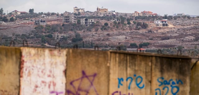 Zerstörte Gebäude stehen in der Nähe eines Dorfes im Südlibanon, vom Norden Israels aus gesehen (Archivbild)