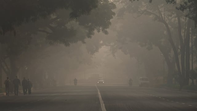 Smog in Delhi, where AQI has remained 'very poor'