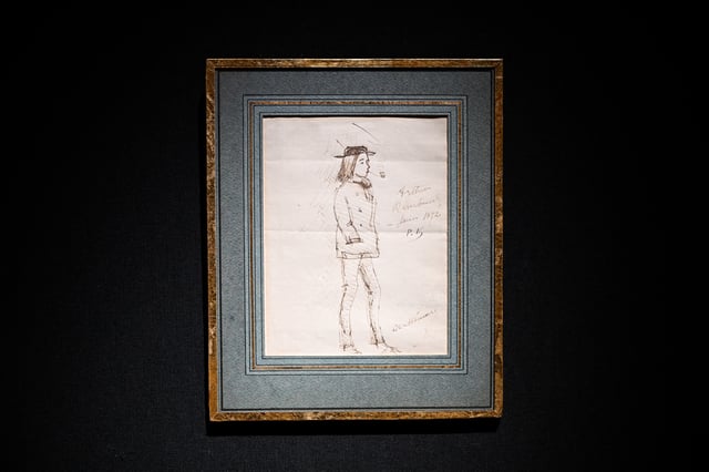 Dessin réalisé par Paul Verlaine représentant le poète français Arthur Rimbaud avant une vente aux enchères par Tessier & Sarrou à l’Hôtel Drouot, à Paris le 25 novembre 2024.