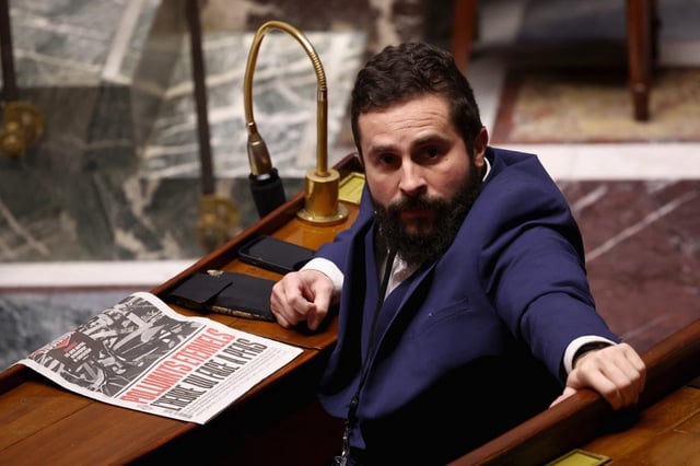 Sébastien Peytavie (Génération.s, membre du groupe écologiste et social) a évoqué ses «sept fauteuils en 39 ans de paraplégie» pour défendre son texte.