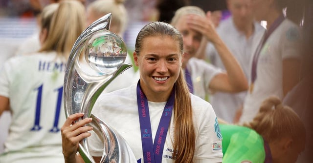 Soccer Football - Women's Euro 2022 - Final - England v Germany - Wembley Stadium, London, Britain - July 31, 2022 England's Fran Kirby celebrates with the trophy after winning Women's Euro 2022 REUTERS/John Sibley/File Photo