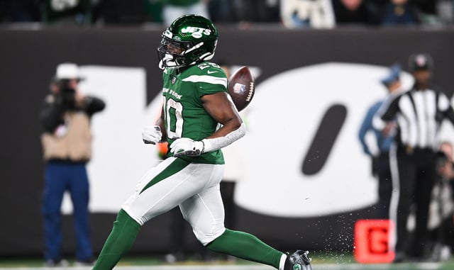 Breece Hall #20 of the New York Jets scores a touchdown during the second half against the Philadelphia Eagles at MetLife Stadium on October 15, 2023 in East Rutherford, New Jersey.