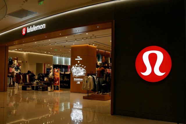 lululemon storefront in mall