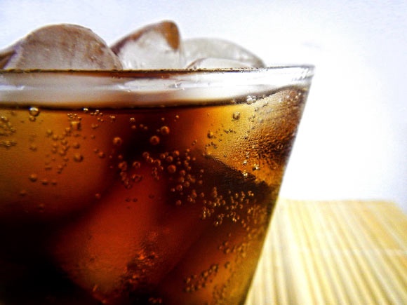 Added sugar intake was positively associated with ischemic stroke and abdominal aortic aneurysm, although the highest risks of most outcomes were found in the lowest intake category; positive linear associations were found between toppings intake and abdominal aortic aneurysm, and between sweetened beverage intake and ischemic stroke, heart failure, atrial fibrillation, and abdominal aortic aneurysm; negative linear associations were found between treats intake (pastries, ice cream, chocolate, and sweets) and all outcomes, and between toppings intake (table sugar, honey, jams, and marmalades) and heart failure and aortic stenosis. Image credit: Ernesto Rodriguez.