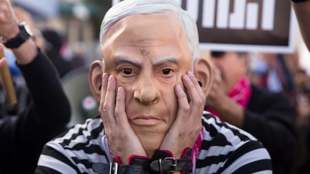 Protester wearing Benjamin Netanyahu mask during an early trial phase on 5 April 2021 in Jerusalem