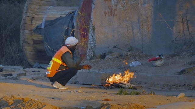 People have been using bonfires, thick blankets, and layered clothes to beat the cold wave in Delhi. 