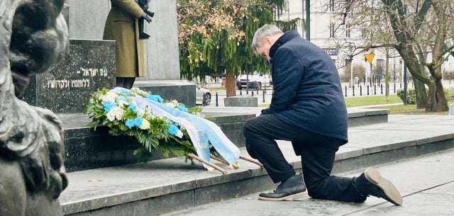 Markus Söder am Mittwoch am Denkmal der Helden des Warschauer Getto