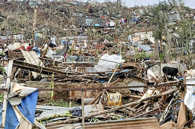Mayotte, l'archipel français situé dans l'océan Indien, totalement ravagé par le cyclone Chido, le 15 décembre 2024.
