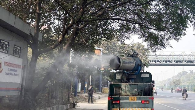 An anti-smog vehicle sprinkles water to mitigate pollution. (ANI photo)