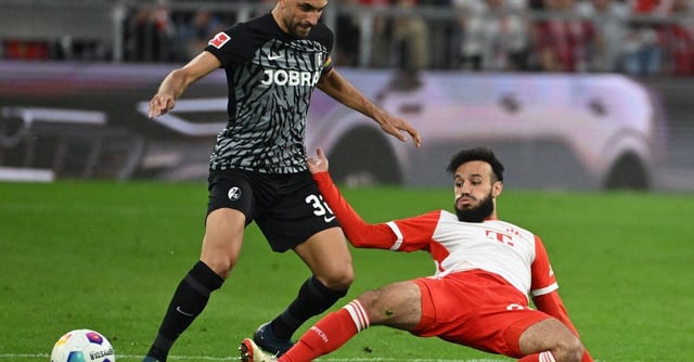 Soccer Football - Bundesliga - Bayern Munich v SC Freiburg - Allianz Arena, Munich, Germany - October 8, 2023 SC Freiburg's Vincenzo Grifo in action with Bayern Munich's Noussair Mazraoui REUTERS/Angelika Warmuth/File Photo