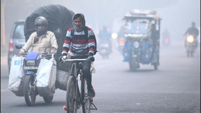 Delhi recorded its fourth consecutive ‘severe’ air day on Friday. (HT Photo)