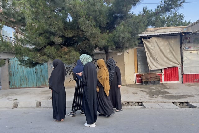 En Afghanistan, les Talibans interdisent la construction de fenêtres donnant sur les lieux utilisés par les femmes