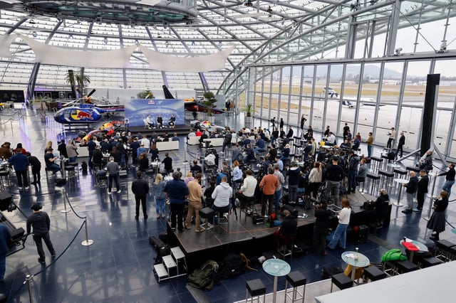 Jürgen Klopp wurde am Dienstag im Hangar-7 auf dem Salzburger Flughafen als neuer Fußballchef bei Red Bull vorgestellt