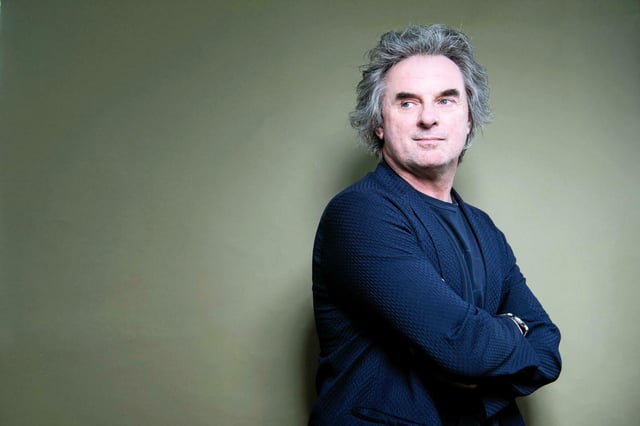 Jean-Christophe Grangé publie « Sans soleil », un polar en deux tomes avec en toile de fond le Paris des années 1980 et les ravages du sida dans la communauté homosexuelle.
