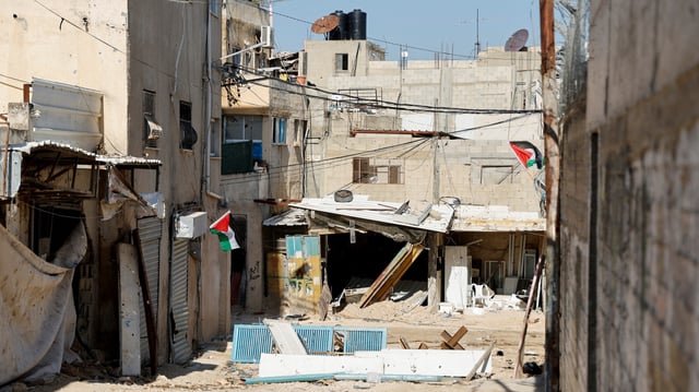Une route est barrée dans le camp de réfugiés de Jénine, dans la Cisjordanie occupée par Israël, le 8 janvier 2025.